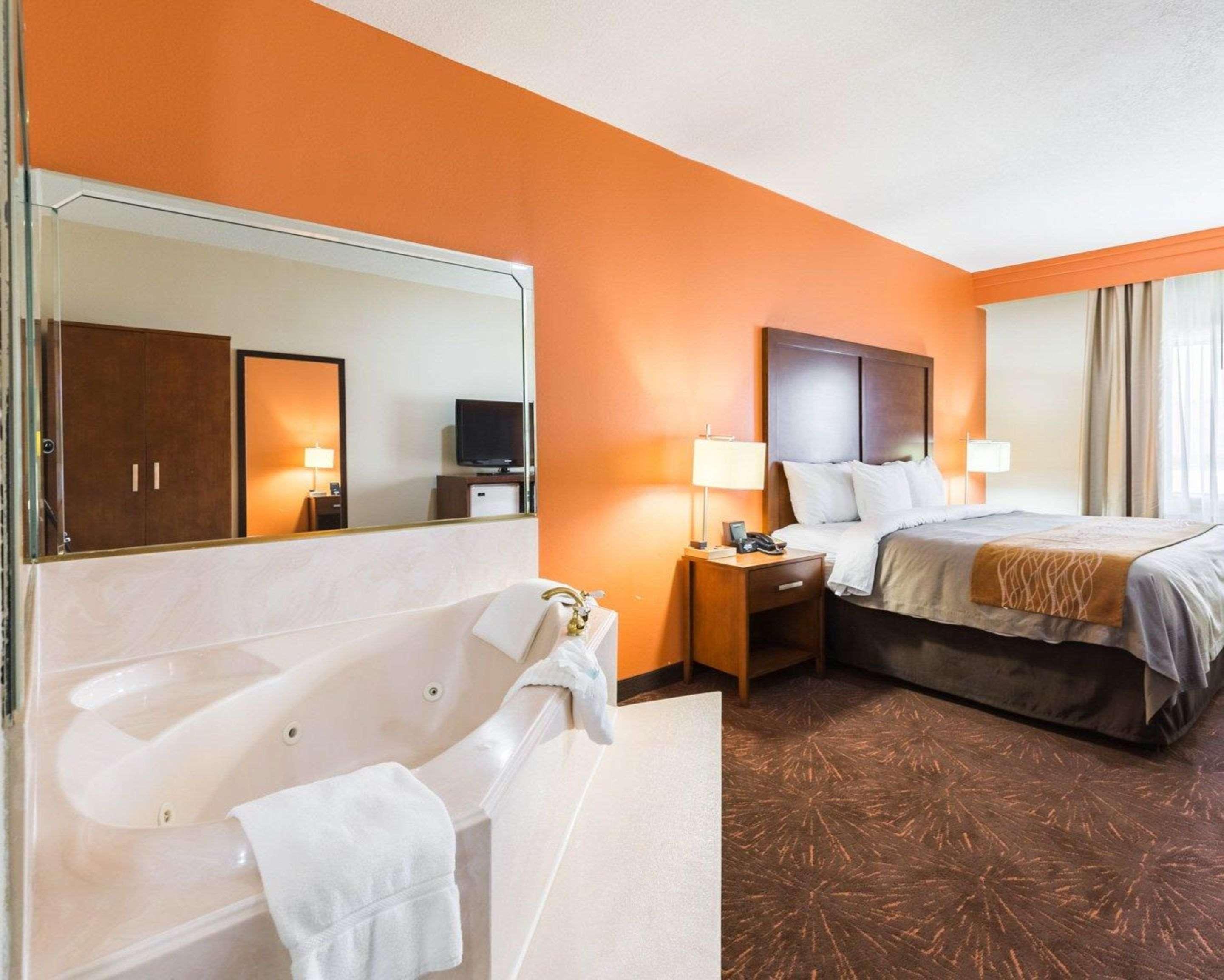 Econo Lodge Inn & Suites East Houston I-10 Buitenkant foto