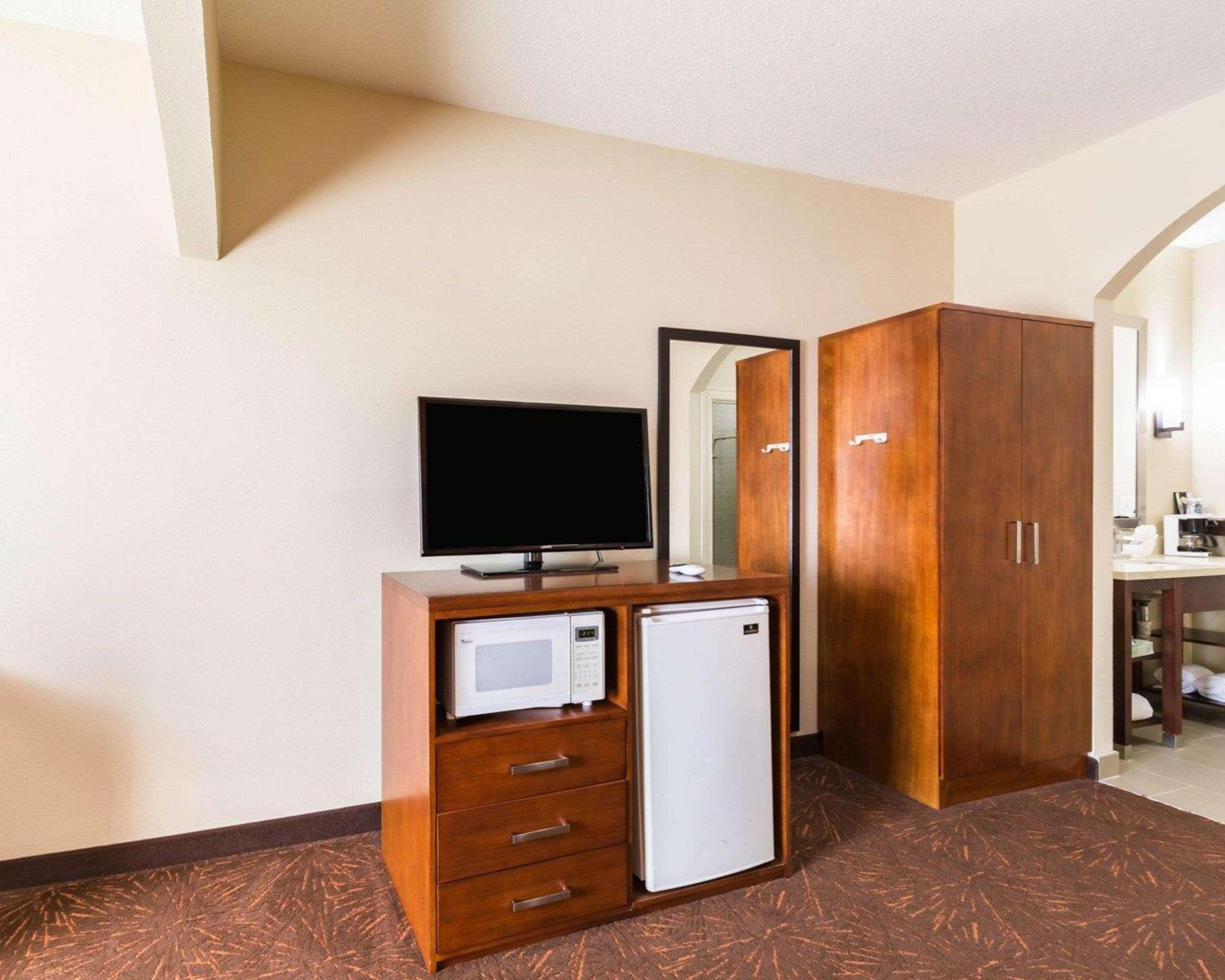 Econo Lodge Inn & Suites East Houston I-10 Buitenkant foto
