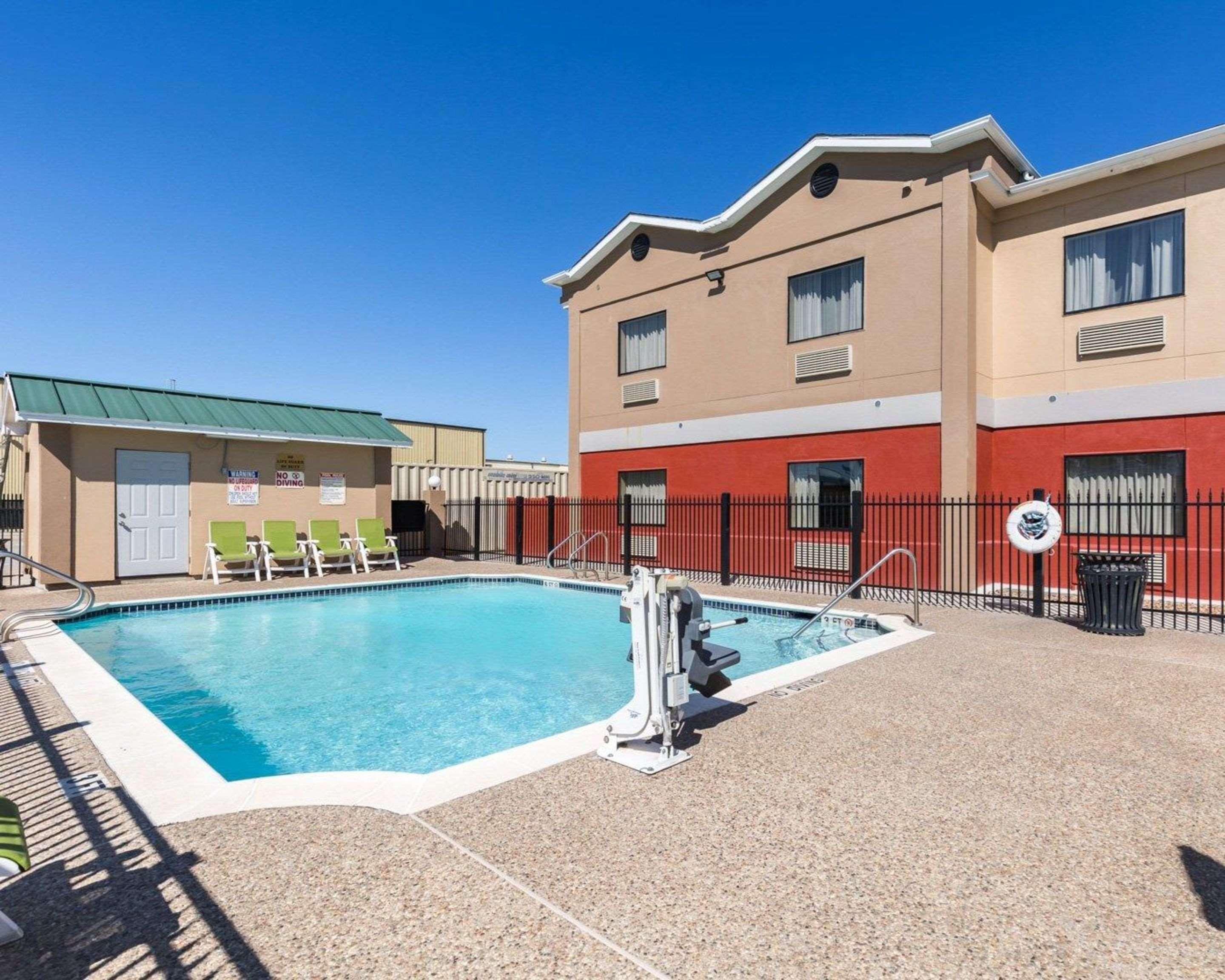 Econo Lodge Inn & Suites East Houston I-10 Buitenkant foto