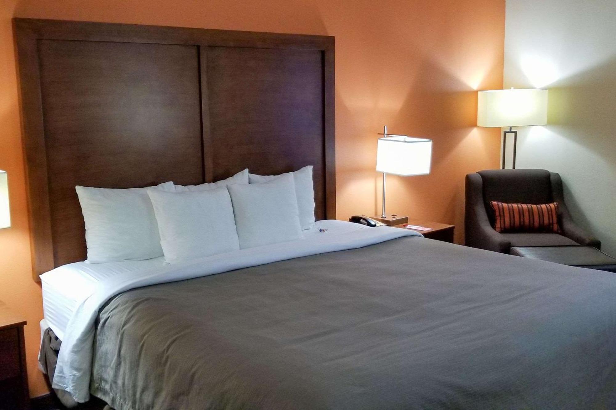 Econo Lodge Inn & Suites East Houston I-10 Buitenkant foto